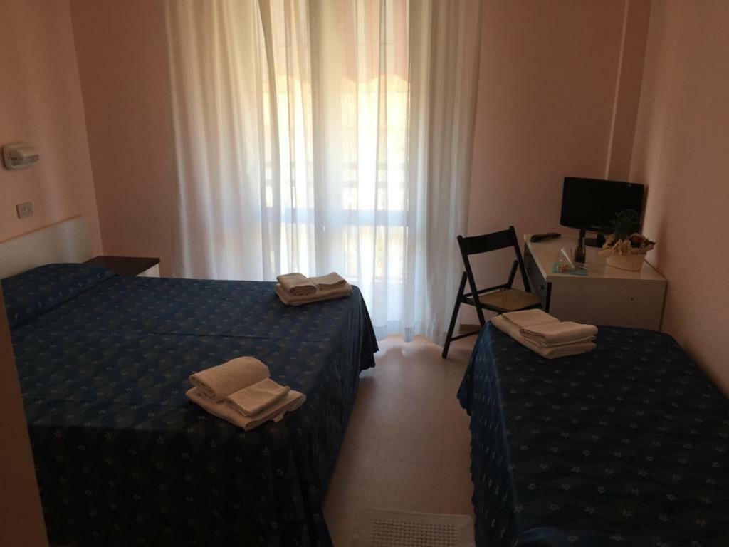 Hotel Ville De Paris Riccione Exterior photo