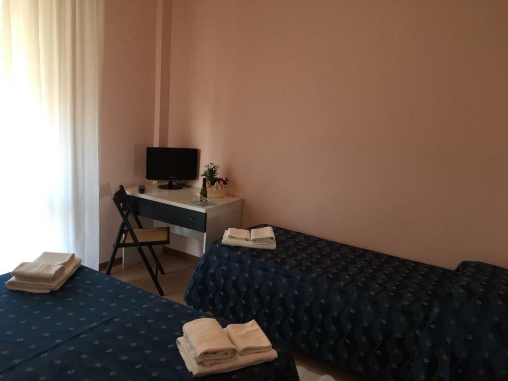 Hotel Ville De Paris Riccione Exterior photo