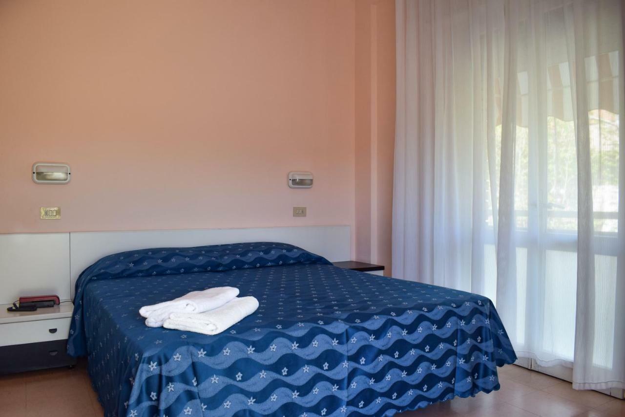 Hotel Ville De Paris Riccione Exterior photo