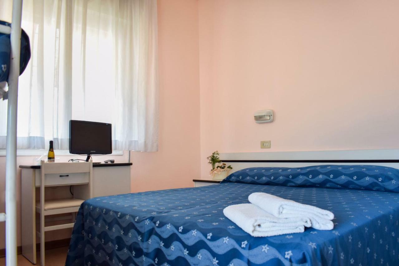 Hotel Ville De Paris Riccione Exterior photo